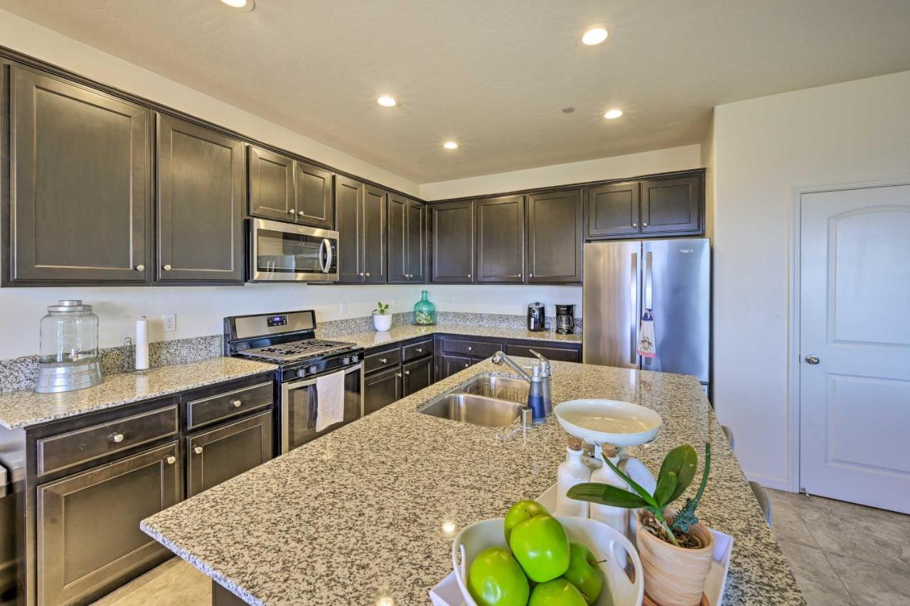 Visalia Home With Yard 4 Mi To Downtown! Εξωτερικό φωτογραφία