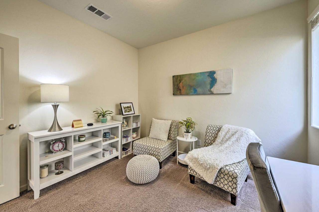 Visalia Home With Yard 4 Mi To Downtown! Εξωτερικό φωτογραφία
